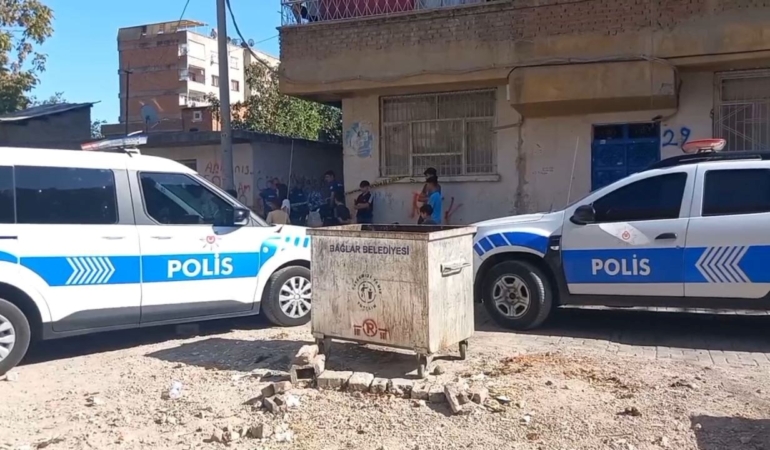 Diyarbakır’da baba ve 8 yaşındaki kızına silahlı saldırı