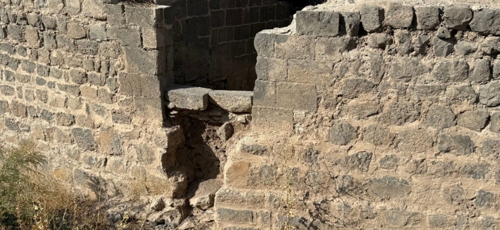 diyarbakirda-saint-george-kilisesinin-hicbir-zaman-hamam-olarak-kullanilmadigini-ispatlayan-kitabe-ortaya-cikti-H7fkiEIB.jpg