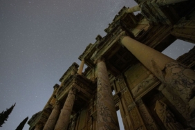 efes-antik-kentinde-yildizli-gece-Xw1QA9Vg.jpg