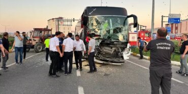 erzurumda-otobus-traktor-carpismasi-NST5hhX5.jpg