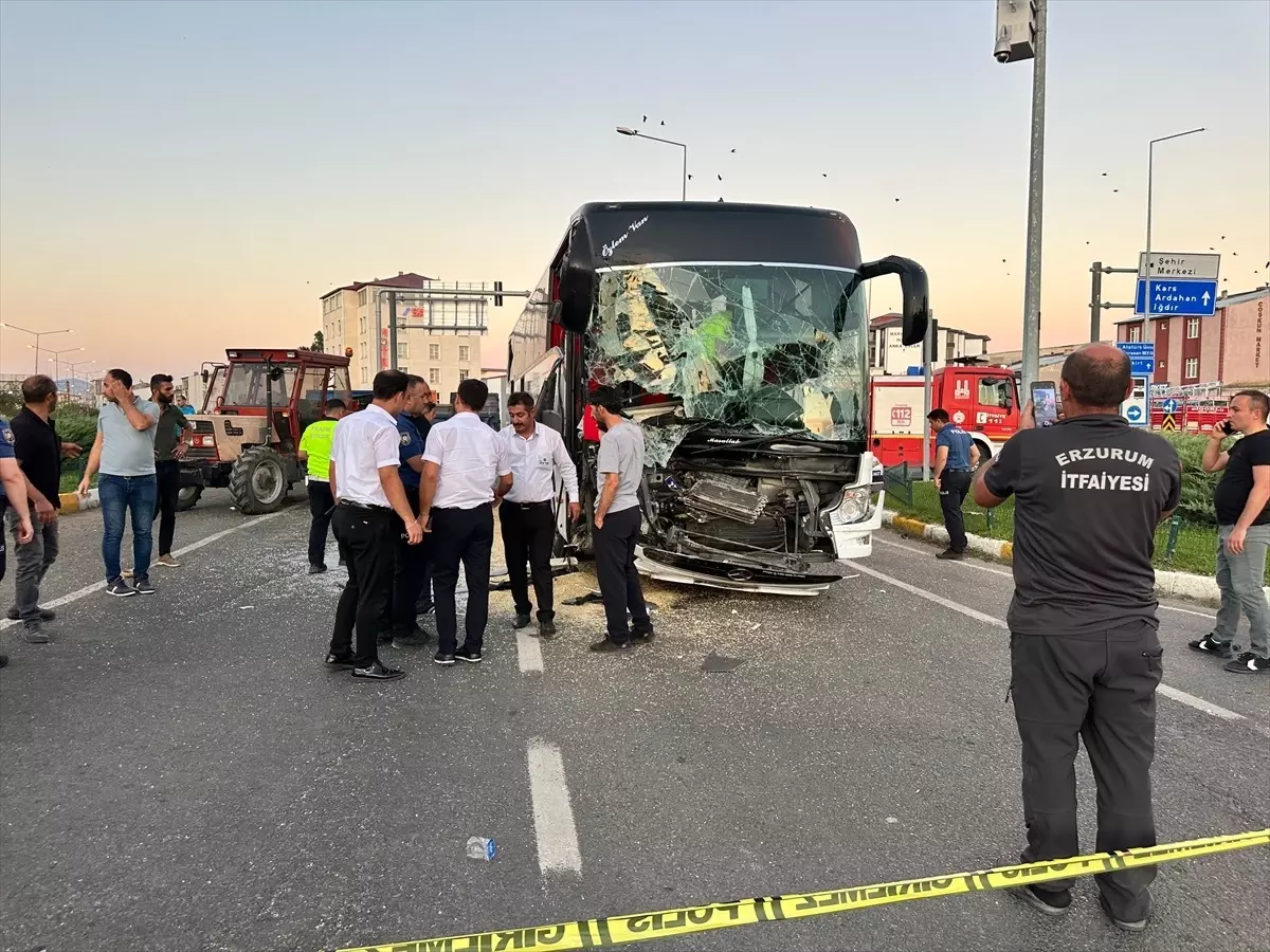 erzurumda-otobus-traktor-carpismasi-NST5hhX5.jpg