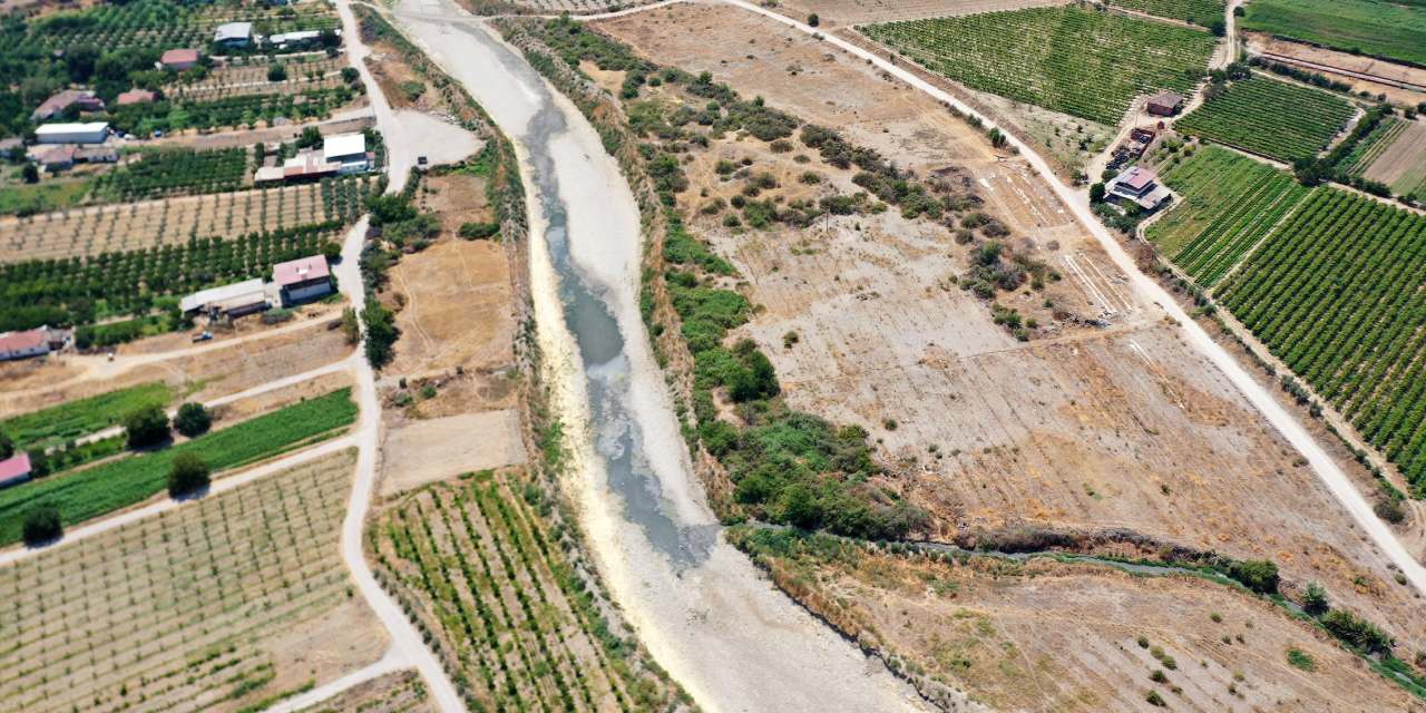 gediz-nehri-kurudu-barajlar-kritik-seviyede-VsisQ7ri.jpg