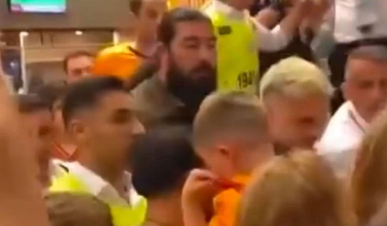 Icardi Galatasaray taraftarına kafa attı