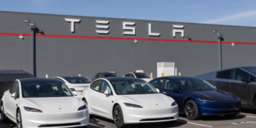 tesla-cinde-deepseeke-sarildi-2VeZ1JGd.jpg