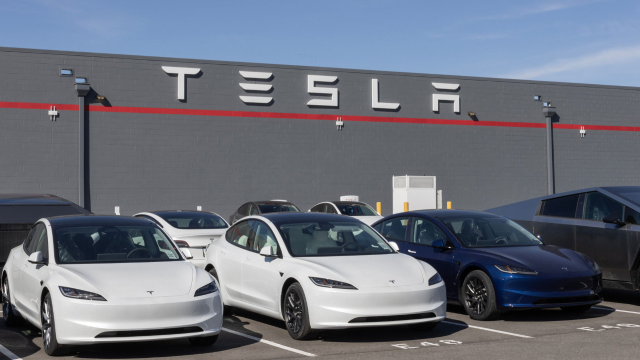 tesla-cinde-deepseeke-sarildi-2VeZ1JGd.jpg