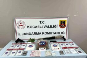 uyusturucuya-esya-diyen-torbaci-yakalandi-3nf2bh1s.jpg