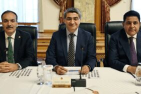 yeni-yol-grubu-komisyona-bulent-arinci-davet-etti-NkJm7tbg.jpg