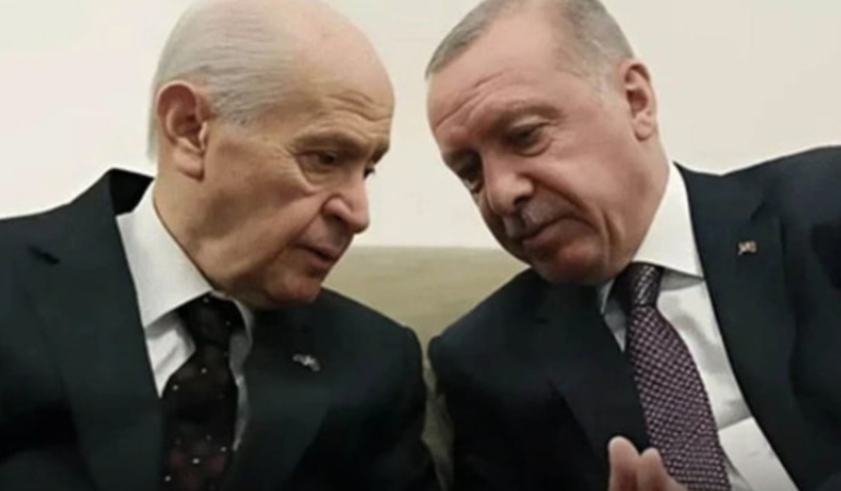 Erdoğan ve Bahçeli’nin masalarına konulan anket kızdırdı