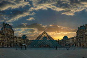 louvre-soygununda-yakalanan-iki-supheli-sucunu-itiraf-etti-civaBRdN.jpg
