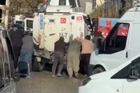 hakkaride-zirhli-arac-yolda-mahsur-kaldi-yardimina-cevredekiler-kostu-Whr6Nv9F.jpg