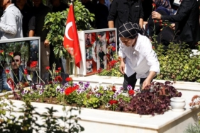 bayram-arifesinde-aziz-sehitler-minnet-ve-dualarla-anildi-h2DDMFM2.jpg