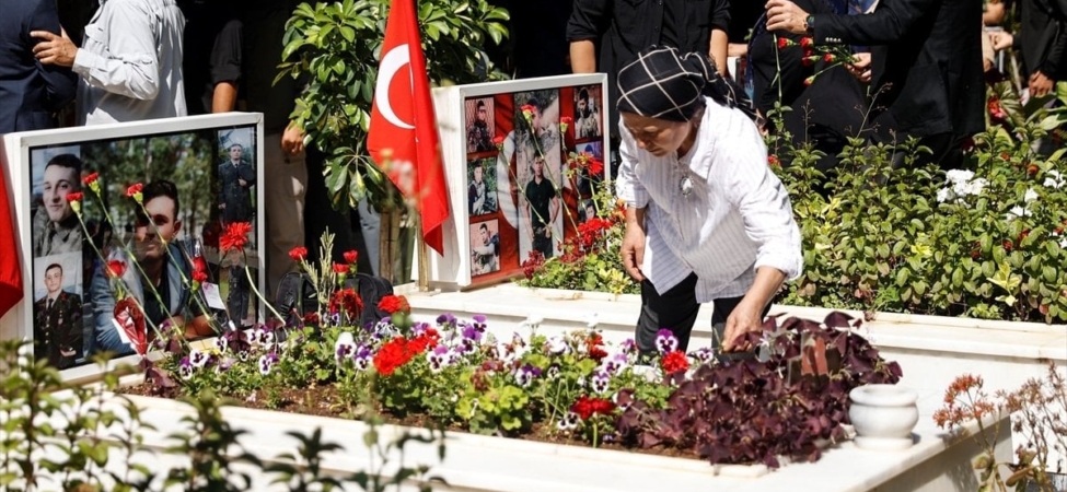 bayram-arifesinde-aziz-sehitler-minnet-ve-dualarla-anildi-h2DDMFM2.jpg