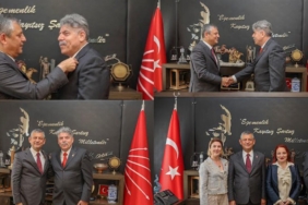 chp-pkkya-siper-oldu-diyen-nasuh-bektas-chpye-katildi-ozkan-yalim-tweetlerini-silmis-Ofqdmy8Y.jpg