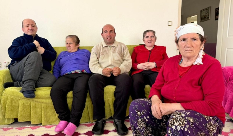 Hani anne, 50 yıldır engelli 4 çocuğuna bakıyor