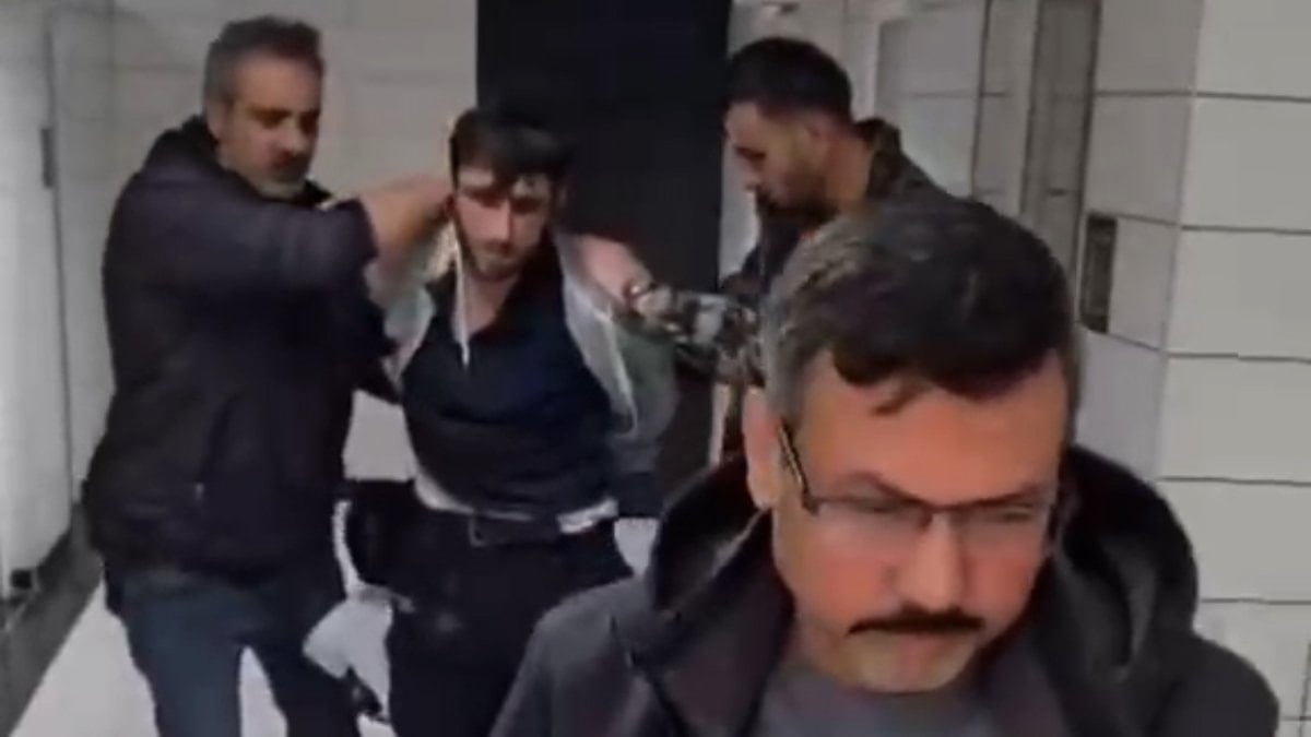 konyada-firari-hukumlu-iki-aydir-yasadigi-cami-tuvaletinde-yakalandi-yzT3ev61.jpg