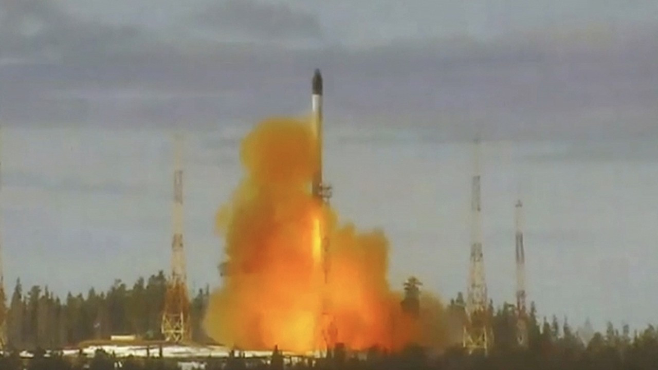 rusya-kitalararasi-balistik-fuze-sarmati-test-etti-7k46EZzJ.jpg