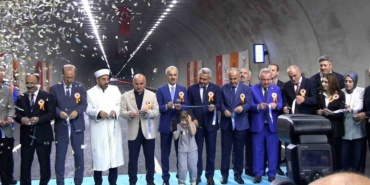 camlihemsin-tuneli-acildi-aydere-20-dakika-daha-yakin-t79tAxHB.jpg