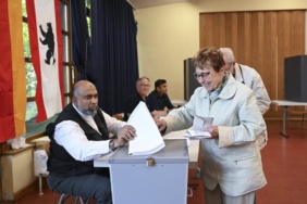 almanyada-berlin-eyalet-meclisi-seciminde-basbakanliga-elif-eralpi-aday-gosteren-sol-parti-onde-KtPeZ3YA.jpg