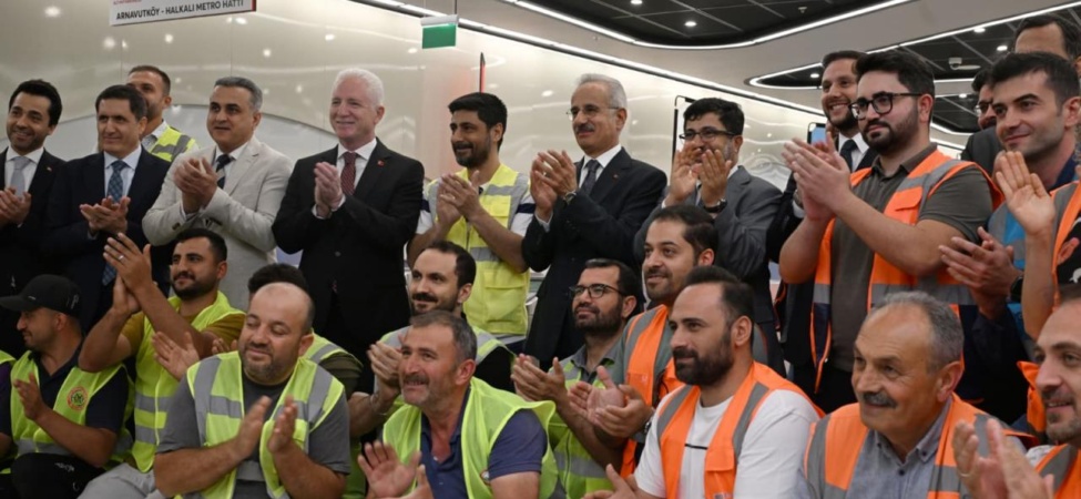 bakan-uraloglu-ulasimda-pes-pese-rekorlar-kiriyoruz-37-milyon-yolcu-tasidik-3esrznTR.jpg