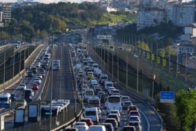 istanbulda-yeni-egitim-ogretim-yilinin-ilk-gununde-trafik-yogunlugu-JgdUO9kr.jpg